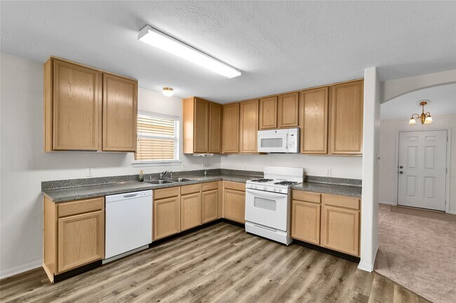 Foto del edificio - 4034 Falvel Shadow Creek Dr