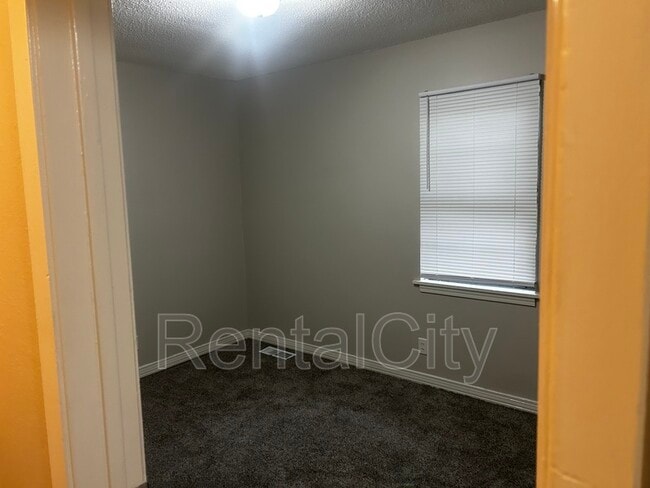 Building Photo - 1487 N Royal St