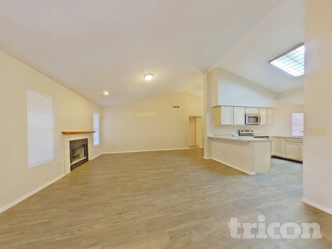 Building Photo - 1313 N Avoca
