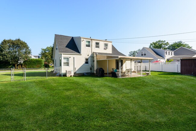 Building Photo - 142 Parkway Dr