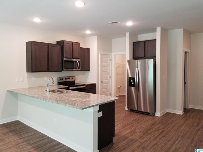 Foto del edificio - 516 The Heights Ln