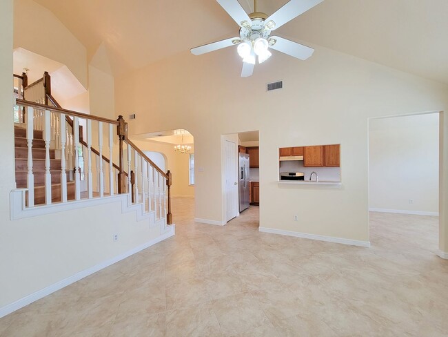 Photo - NICE CLEAN HOME. FORMAL LIVING DINING , DEN, BIG KITCHEN WITH BRAKFAST ROOM. TILE FLOOR IN KITCHE...
