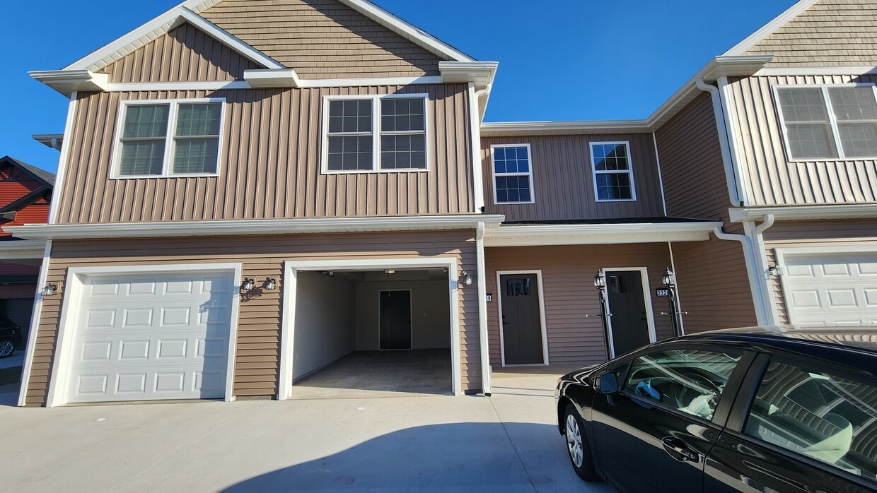 Primary Photo - 3319 Stoneway Ct