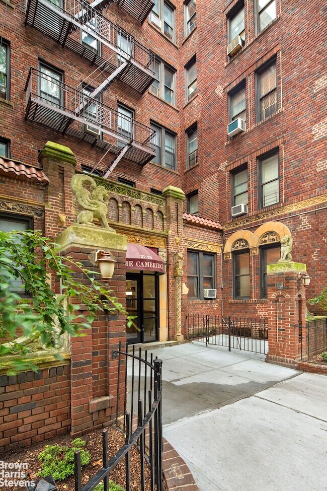 3720 81st St Unit 4F, Queens, NY 11372 Room for Rent in Queens, NY