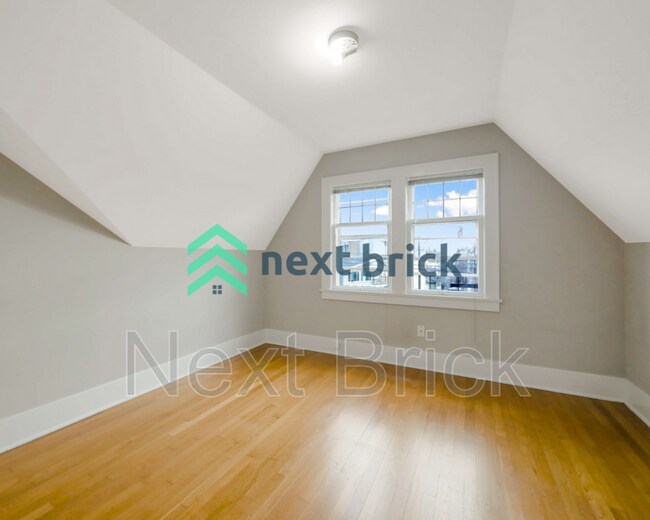 Foto del edificio - 1919 Dexter Ave N