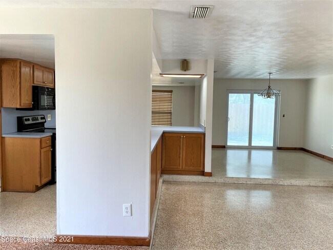 Building Photo - 296 Woodland Dr