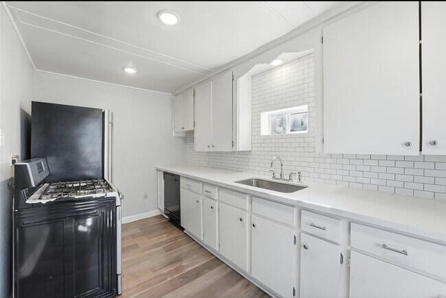 Foto del edificio - 6526 Linden St