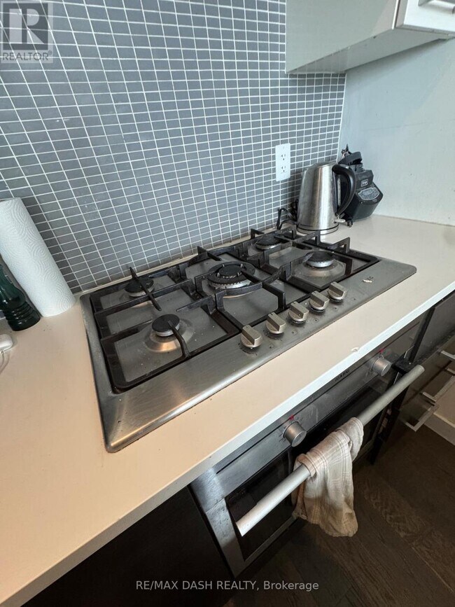 Photo du bâtiment - 90 Broadview Ave