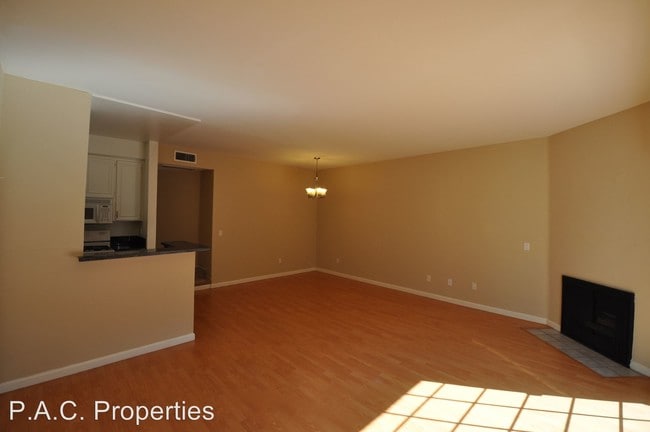 Building Photo - 11434 Moorpark St