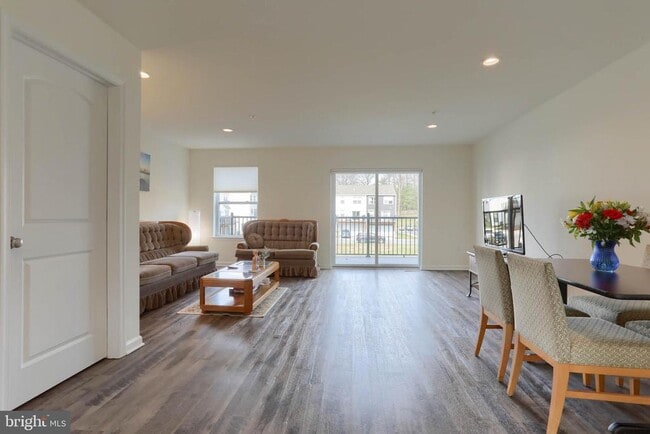 Building Photo - 129 High Pointe Dr
