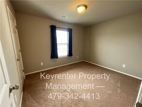 Building Photo - 3833 Sanday Ave