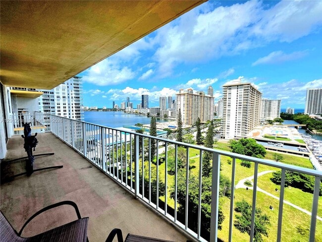Foto del edificio - 290 174th St