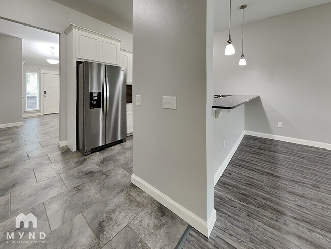 Building Photo - 1124 Merlin Dr