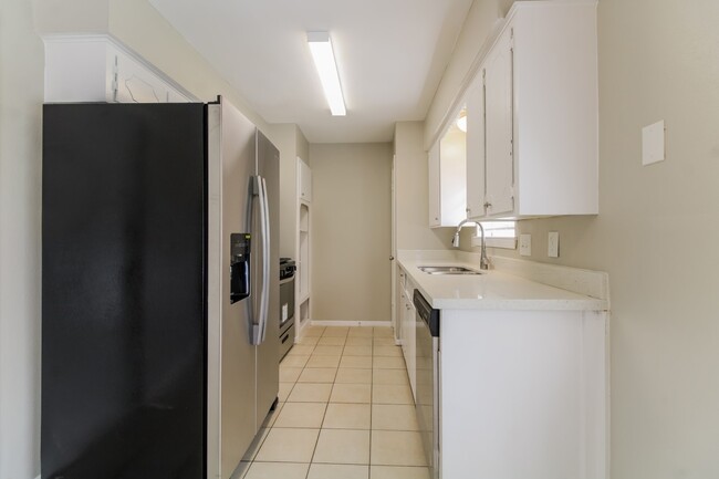 Building Photo - 15119 Bathurst Dr