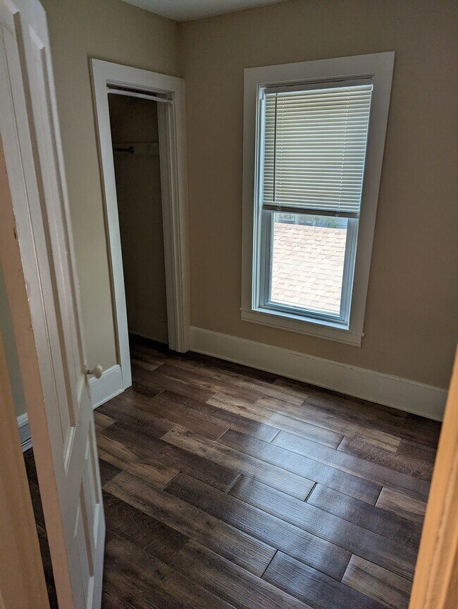 Foto del edificio - 905 Lowry Ave NE