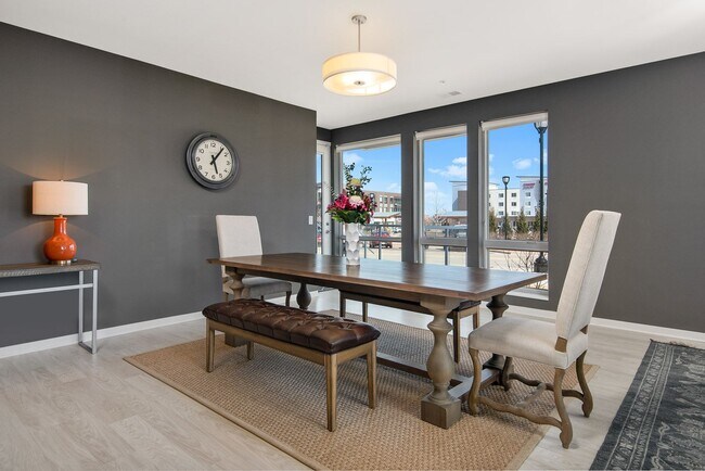Foto del edificio - Emerald Row Apartments