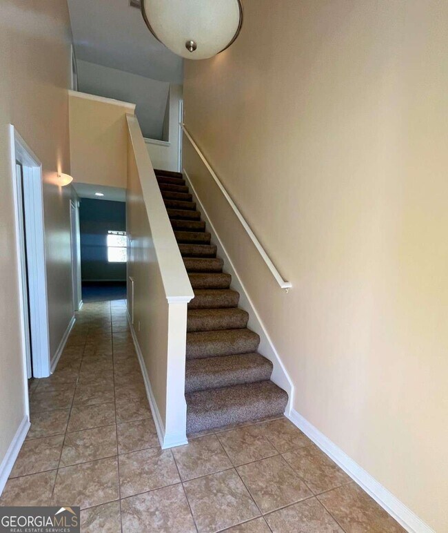 Building Photo - 303 Gary Cir