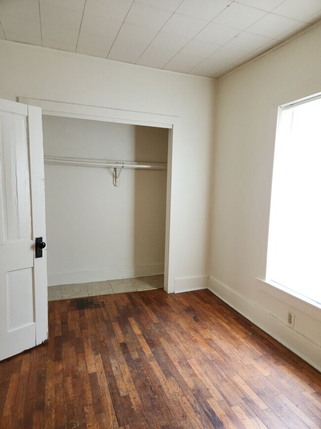 Building Photo - Ready Key-1107