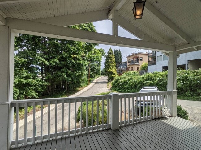 View up Ivy Street - 406 E Ivy St