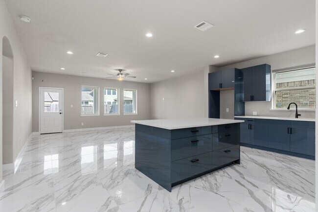 Building Photo - 6018 Mapleton Meadow Ln