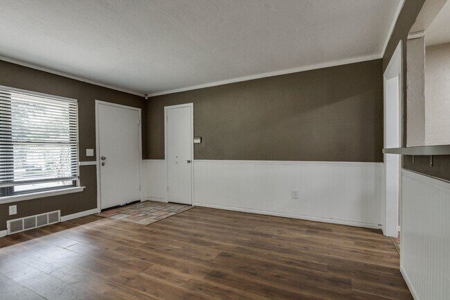Foto del edificio - Spacious mid-century ranch home in Clegern
