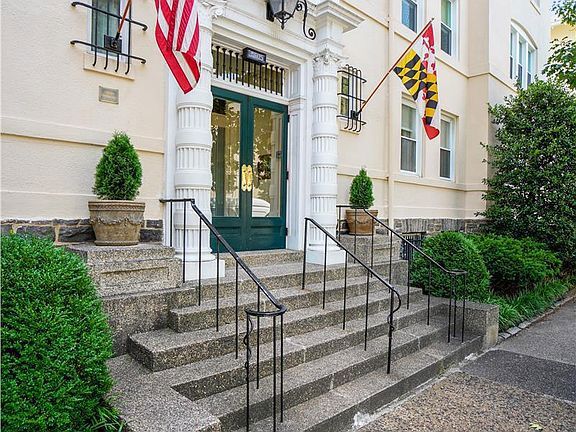 Building Photo - 3405 Greenway