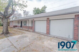 Building Photo - 1524 Oakcliff Rd