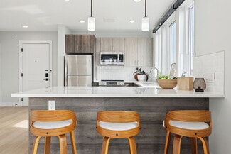 Building Photo - Astor by Gomes