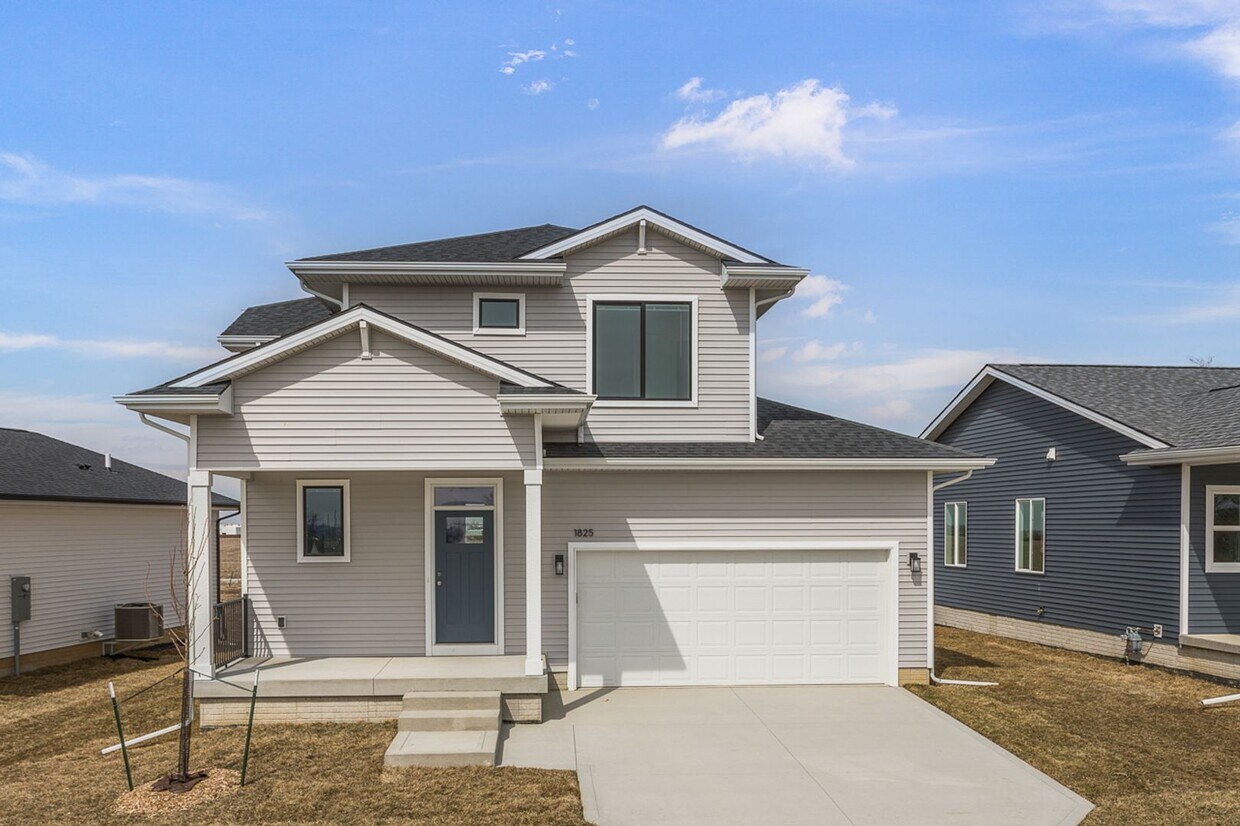 Foto principal - Stunning 3 Bedroom Home Nestled in Norwalk
