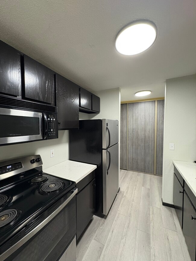 Building Photo - 907 Coulee Rd