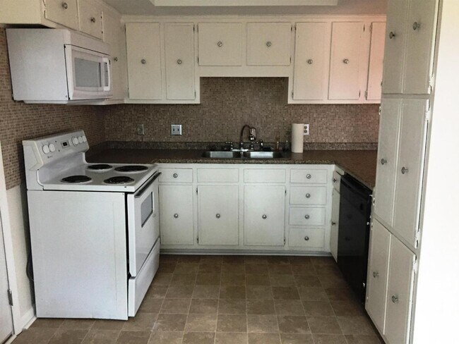 Building Photo - 4717 Kalamath Dr