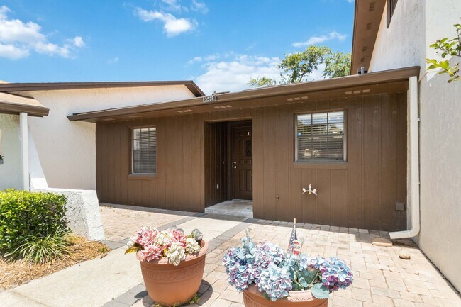 Foto del edificio - Beautiful Modern 2/1 Townhome in St. Cloud's Pine Lake Villas