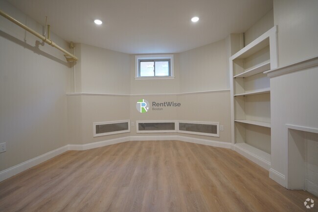 Building Photo - 10 Beals St