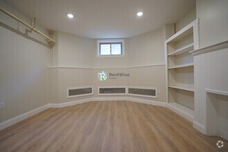Building Photo - 10 Beals St