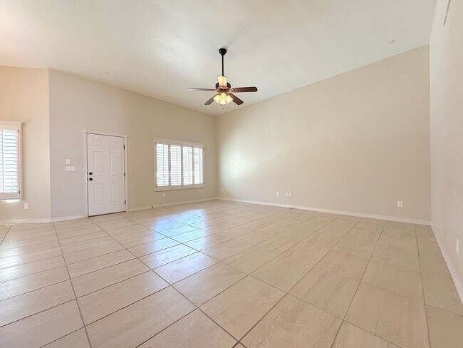 Building Photo - West El Paso 4 bed refrig A/C Home in Ench...