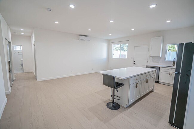 Building Photo - Stunning 3-Bedroom Single-Story ADU in Granada Hills!