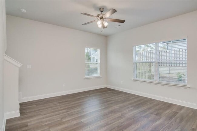 Building Photo - 1201 Vail Dr