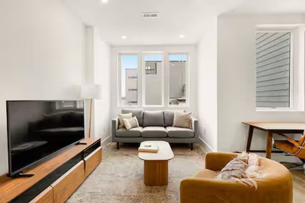 Foto principal - 1630 K St NE
