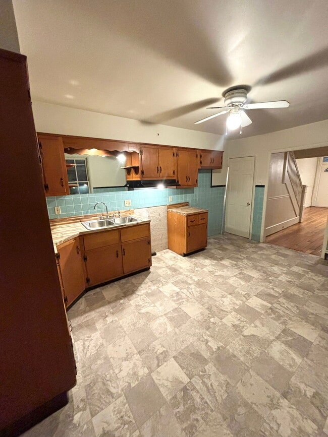 Foto del edificio - 1008 Marshall Ave