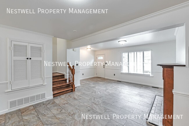 Building Photo - 709 N 400 W St