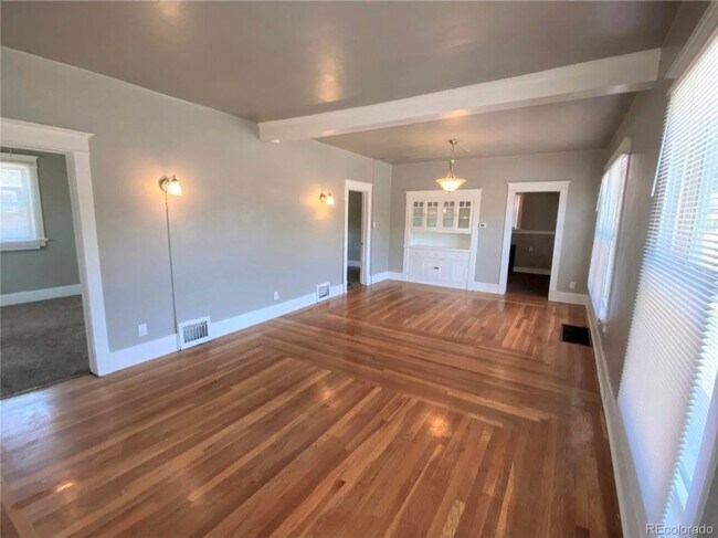 Foto del edificio - 1029 E 5th St