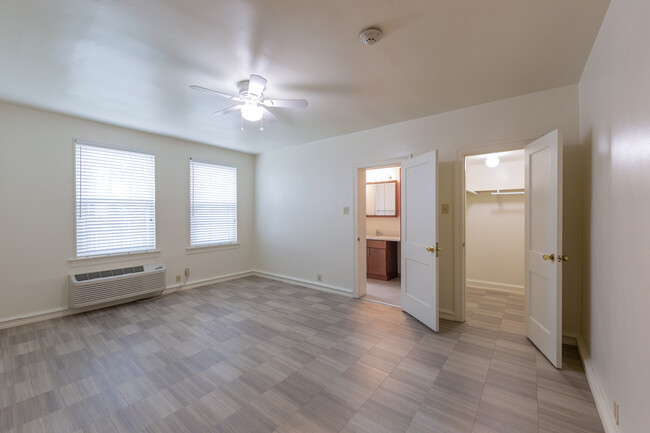 Foto del edificio - 107 Bloomingdale Ave