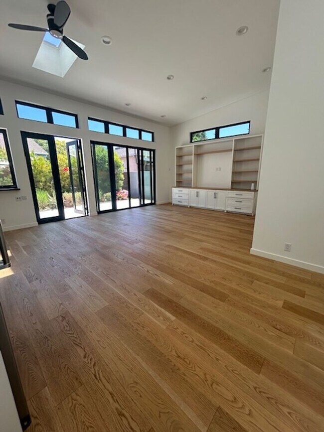 Foto del edificio - Spectacular one bedroom private ADU-garage...