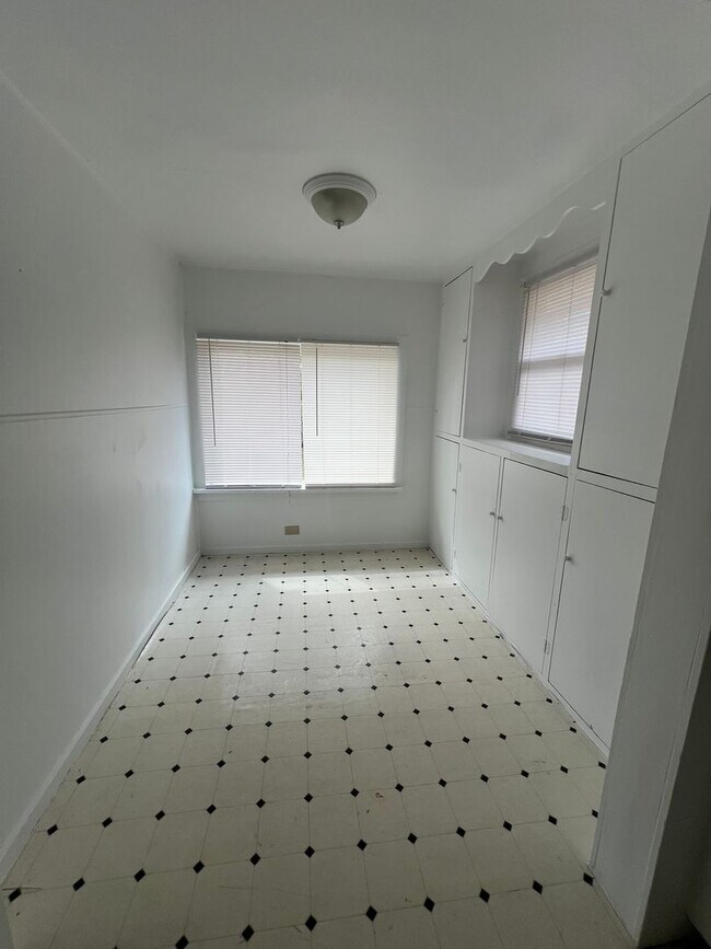Foto del edificio - 2 Bedroom, 1 Bathroom Home - Located in St...