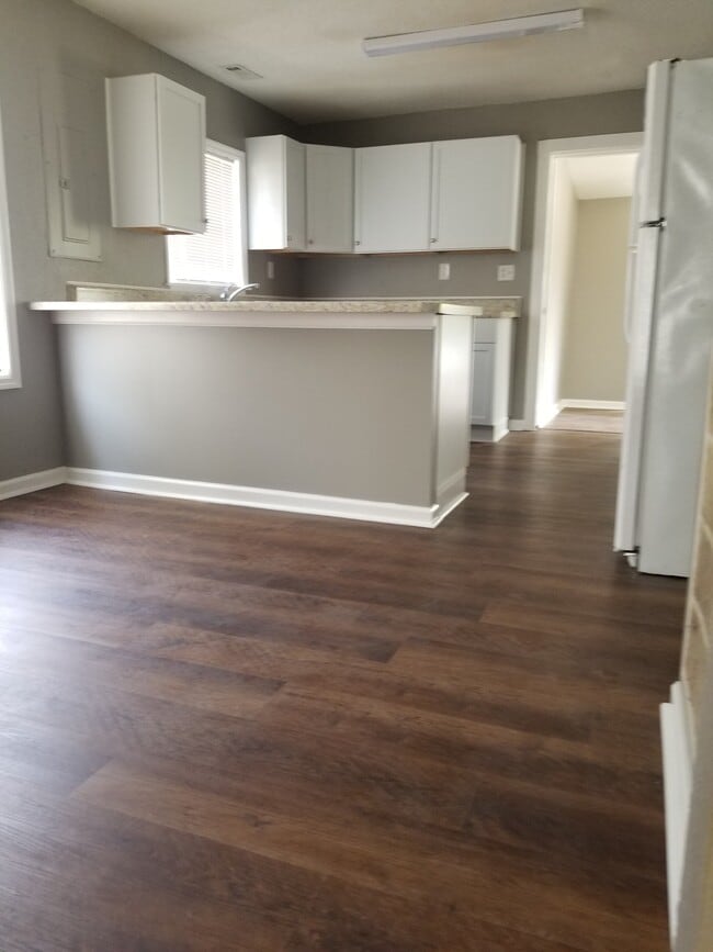 Building Photo - 907 S Range St