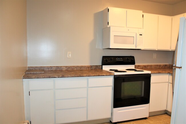 Building Photo - 4037 S Rose St
