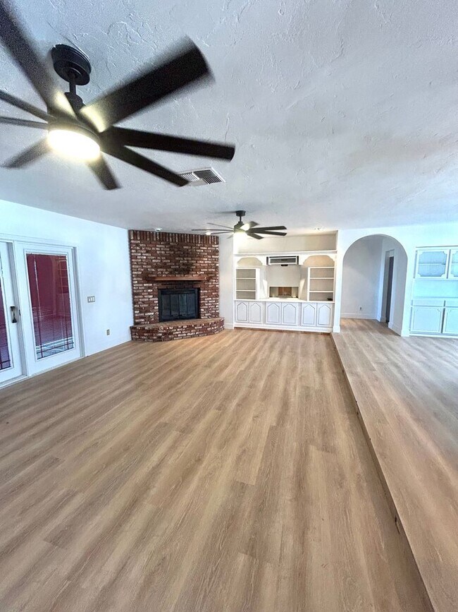 Foto del edificio - Serene 3 Bedroom 1.5 Bath with Pool and Solar