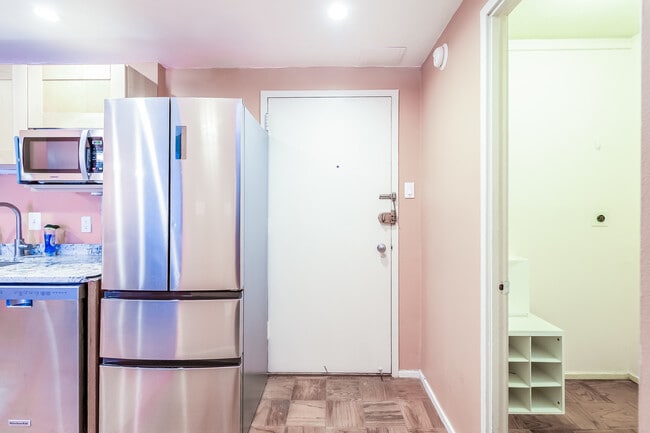 Building Photo - 1311 Delaware Ave SW