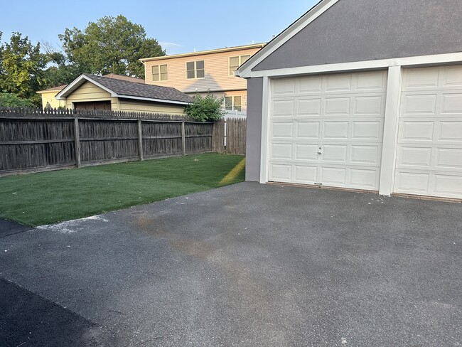 Garage parking/yard - 319 Monroe St