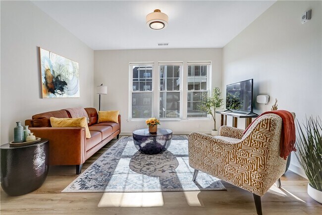 Building Photo - 160 School St